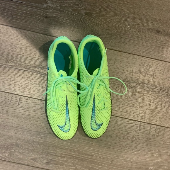 LIKE NEW Nike Cleats - Phantoms Neon Yellow/Green - Picture 1 of 11